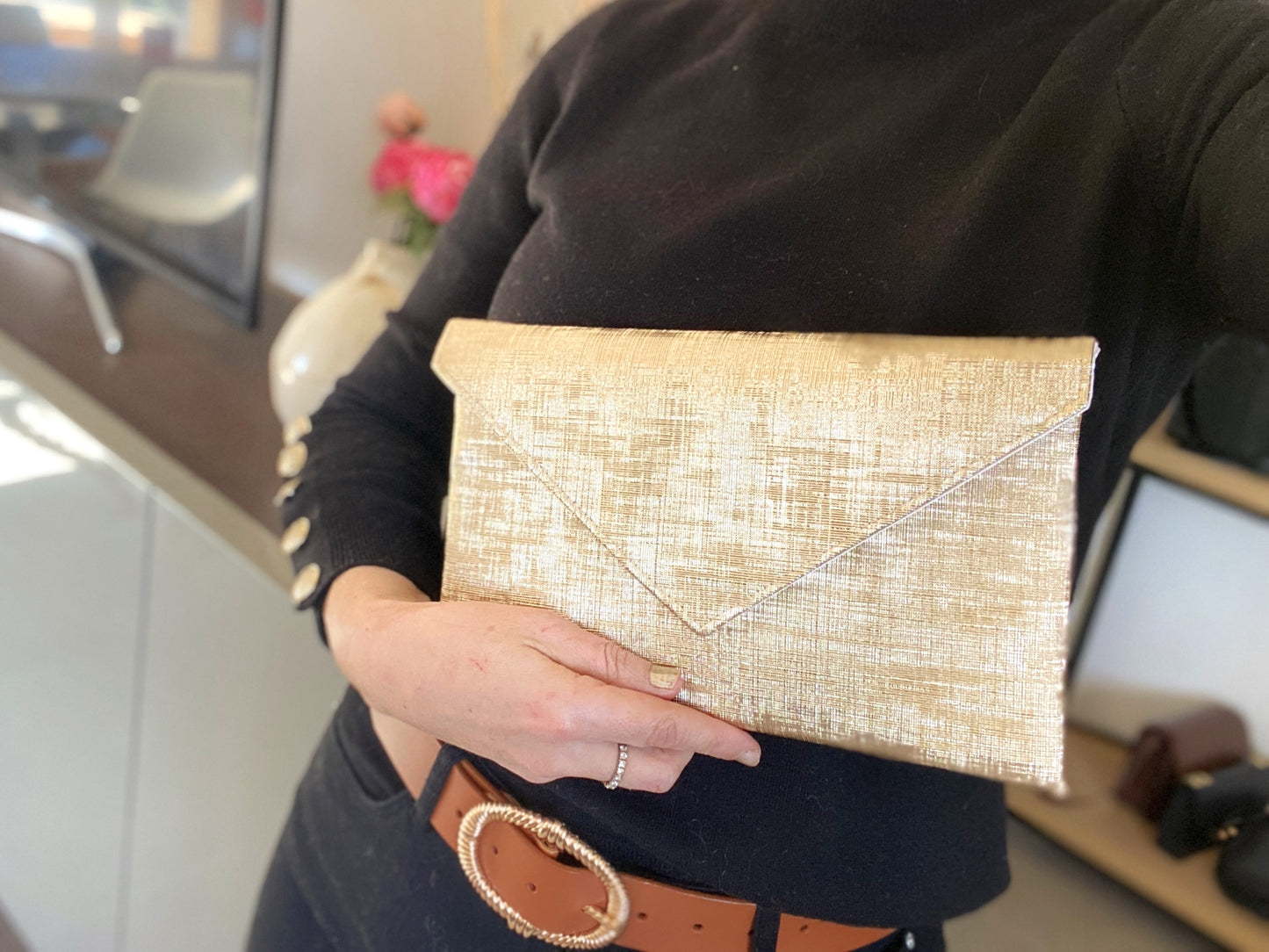 Pochette dorée avec chaîne, idéale pour un mariage ou une soirée