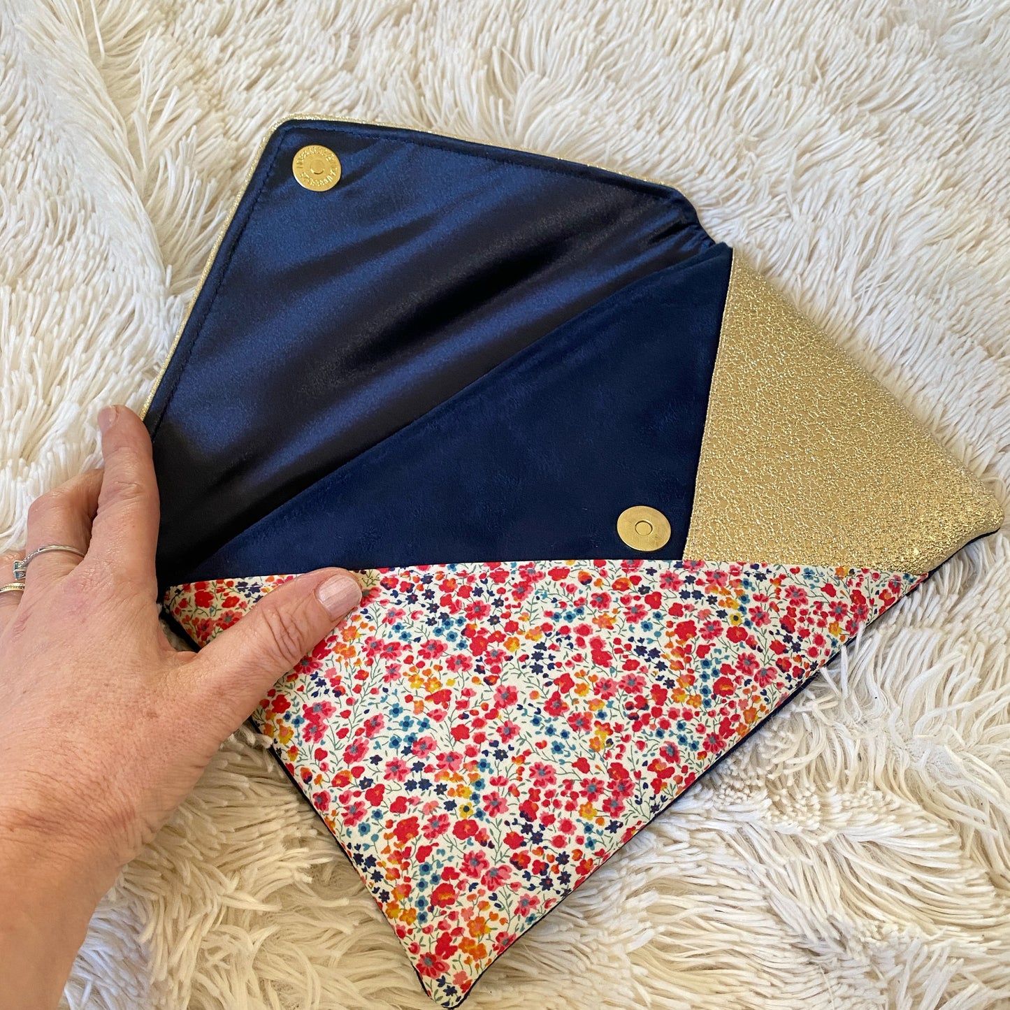 Pochette enveloppe bleu marine et Liberty of London Phoebe - Fil des toiles
