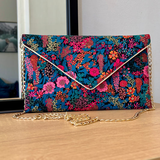 Pochette en liberty of London Ciara bleu et rose