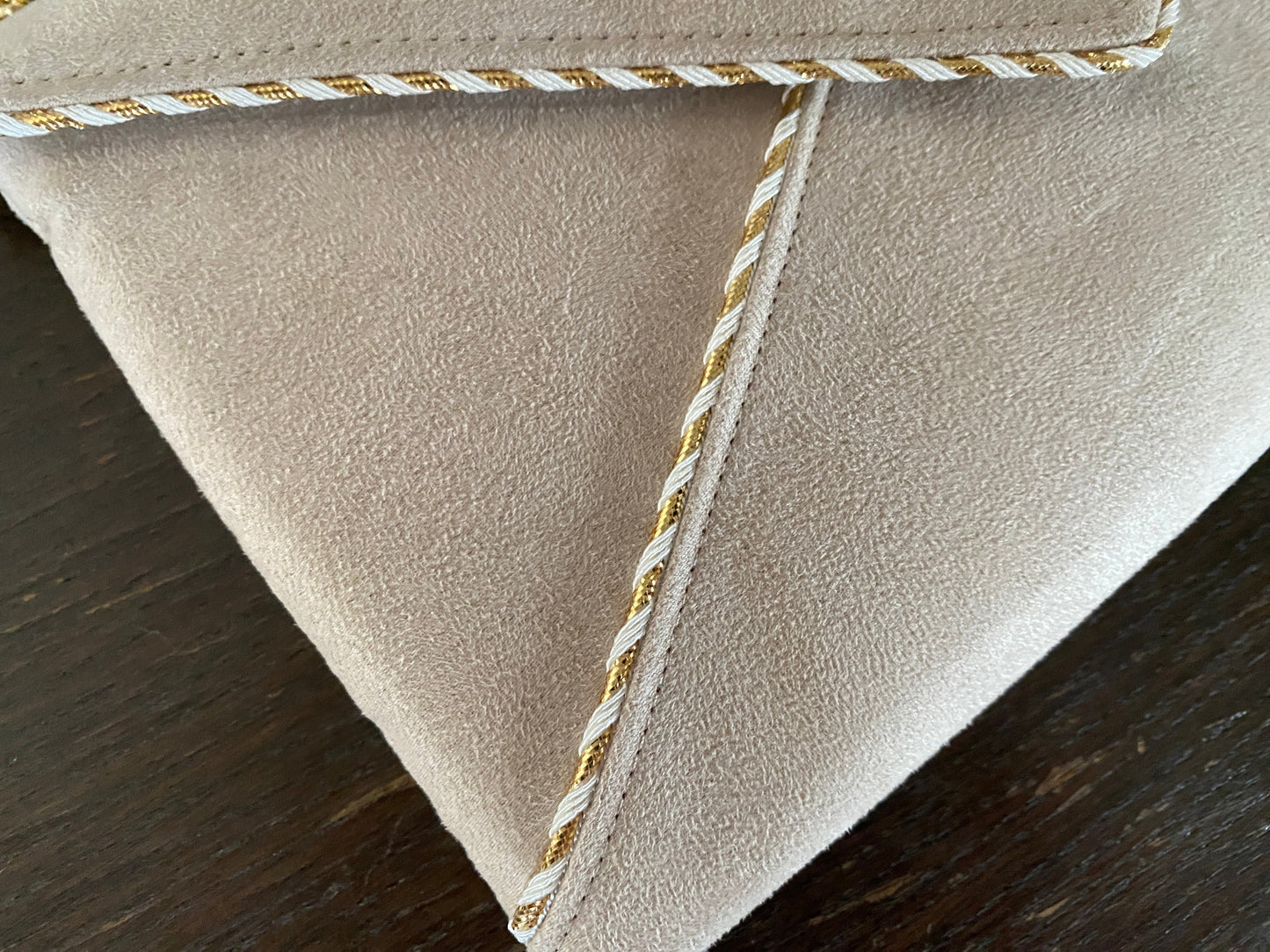 Pochette mariage en suédine beige - fil des toiles