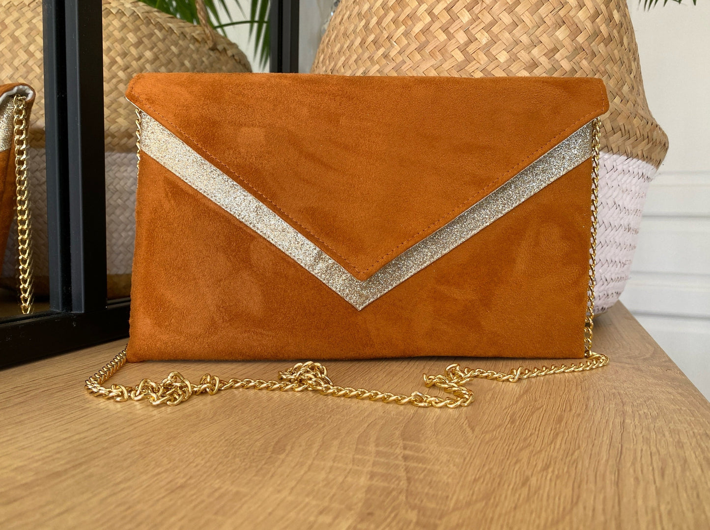sac pochette cérémonie camel et paillettes dorées