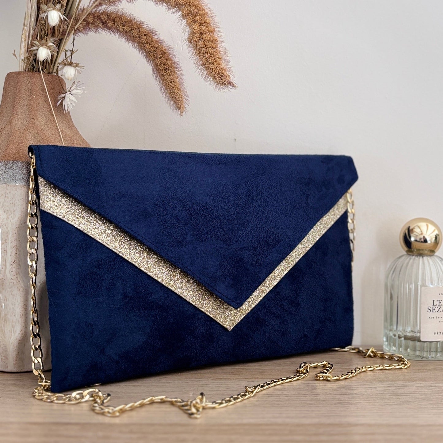 Sac pochette bleu marine et paillettes dorées