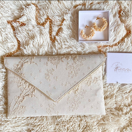 Pochette mariée ivoire et dorée avec boucles d'oreilles crème en fleurs séchées - Fil des toiles - l'Atelier de Clotilde