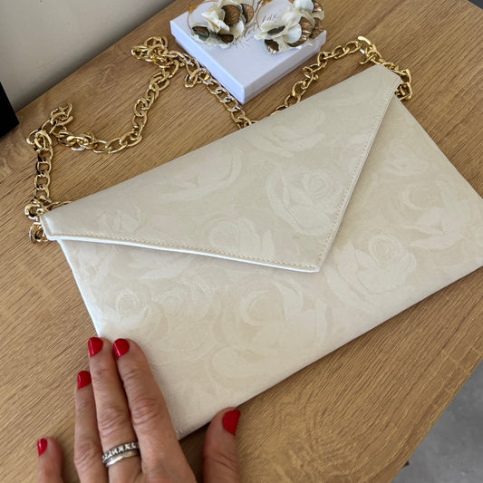 Pochette de la mariée avec chaîne