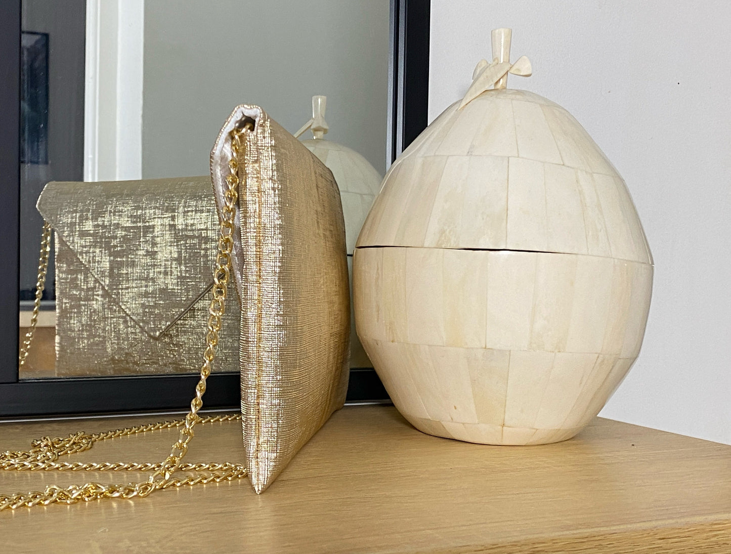 Pochette dorée avec chaîne, idéale pour un mariage ou une soirée