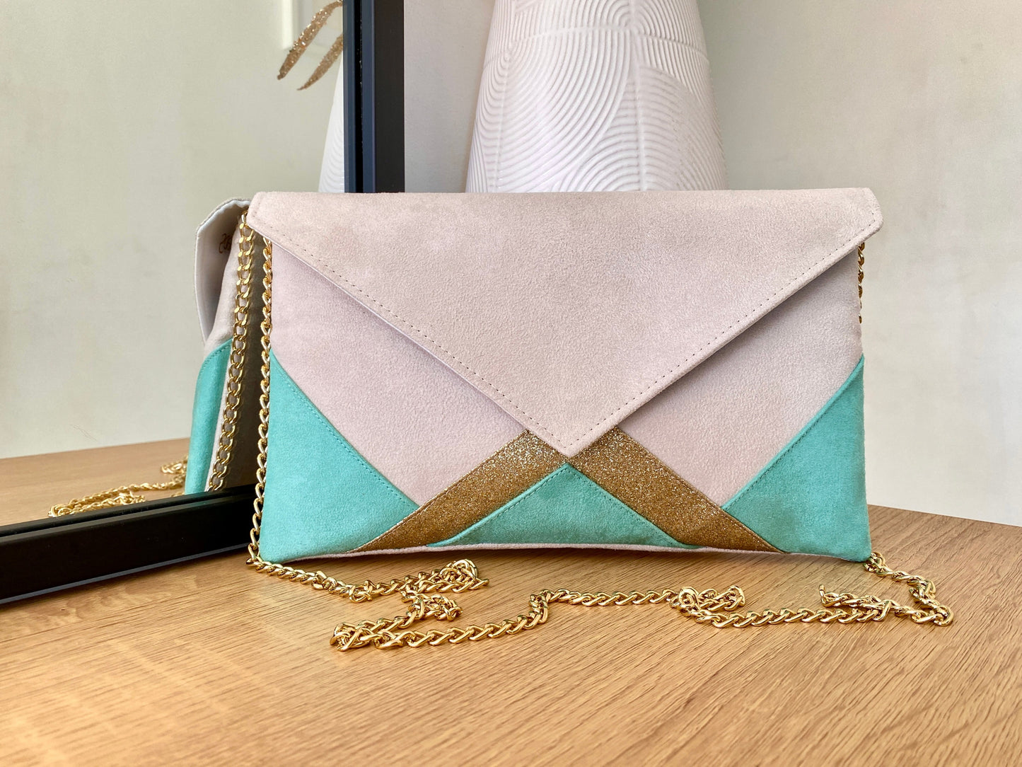Sac pochette de soirée écru, vert menthe et paillettes dorées