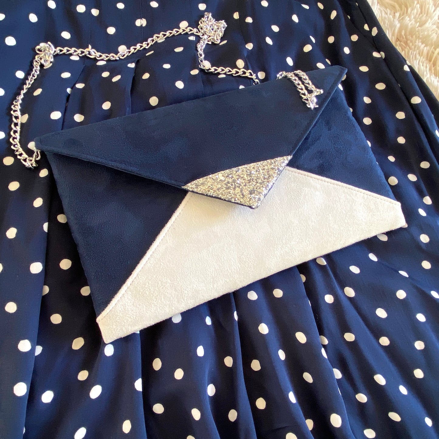 sac mariage bleu marine et blanc, paillettes argentées - fil des toiles
