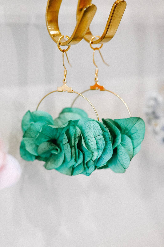 Boucles d'oreilles mariage vert turquoise en fleurs stabilisées - l'Atelier de Clotilde - Fil des toiles