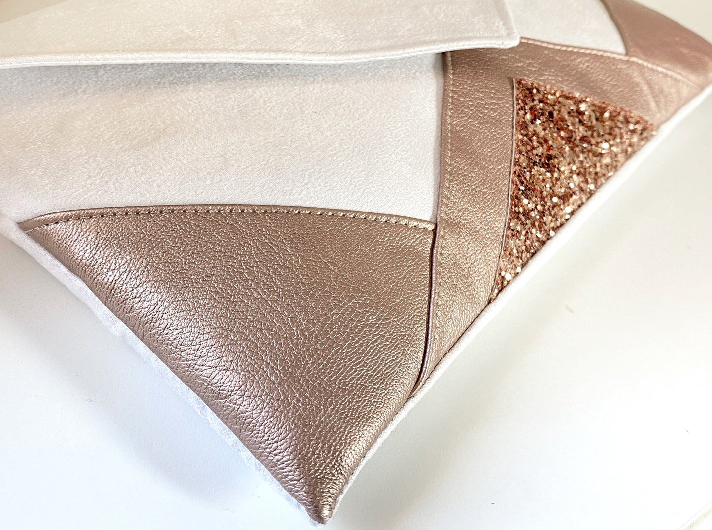 pochette avec rabat mariage blanche et rose gold