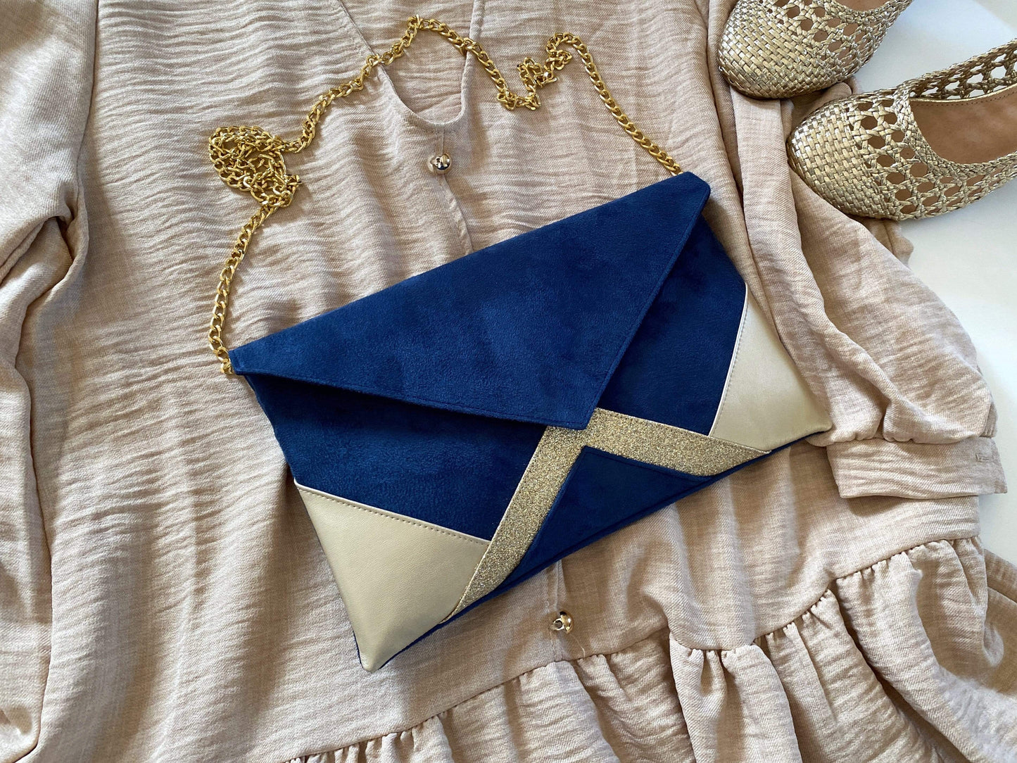 Fil des toiles Pochette Pochette de soirée bleu marine et doré clair