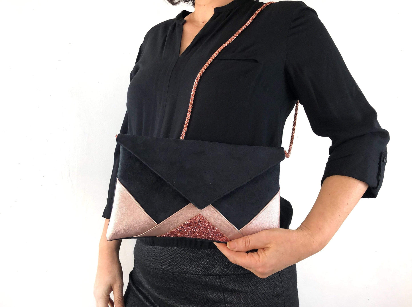Fil des toiles Pochette Pochette de soirée noire et rose gold avec chaîne