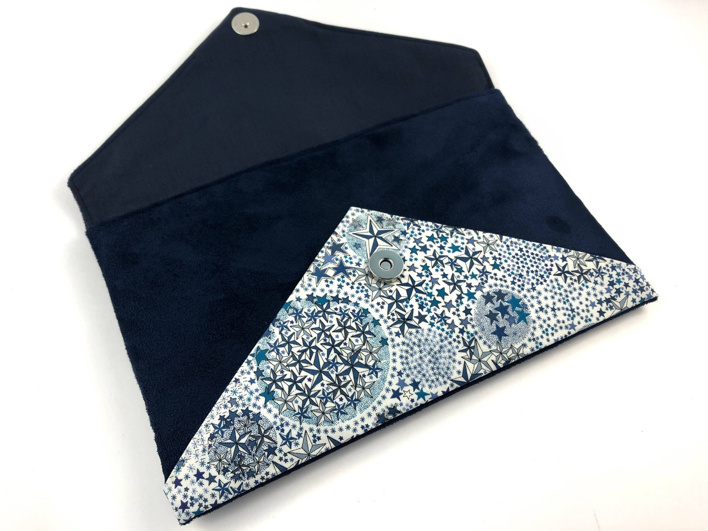 Fil des toiles Pochette Pochette mariage bleu marine en Liberty of London adelajda bleu, paillettes dorées