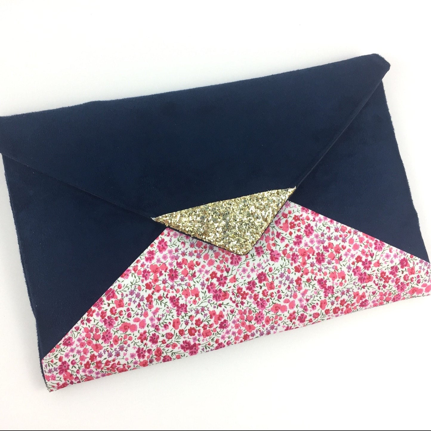 Fil des toiles Pochette Pochette mariage bleu marine, en Liberty of London phoebe rose avec chaîne