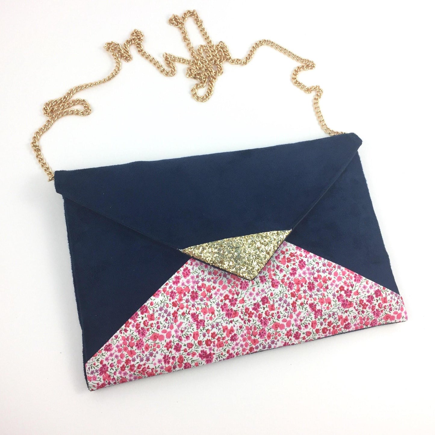 Fil des toiles Pochette Pochette mariage bleu marine, en Liberty of London phoebe rose avec chaîne