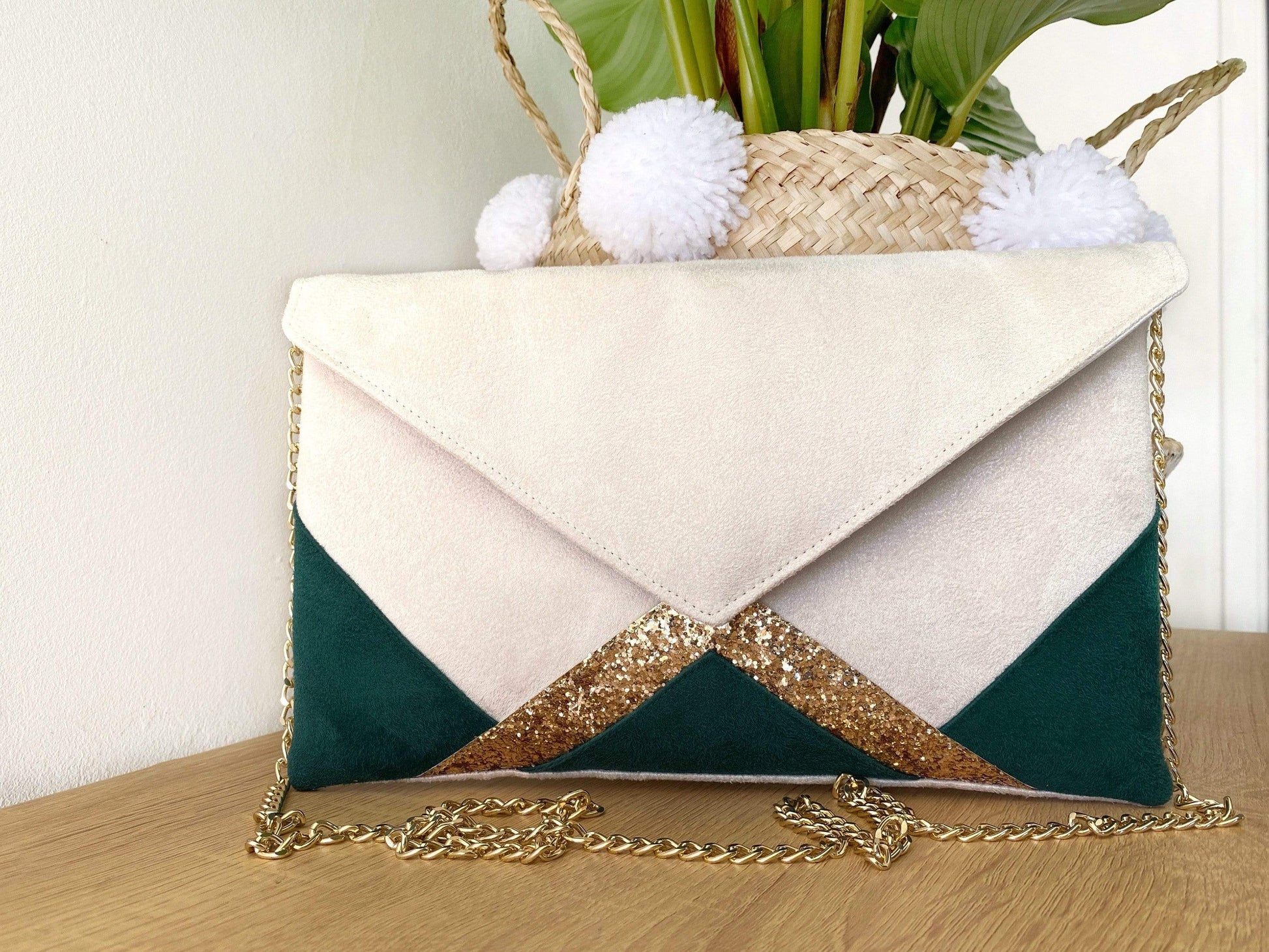 Fil des toiles Pochette Pochette mariage écru et vert foncé et paillettes dorées