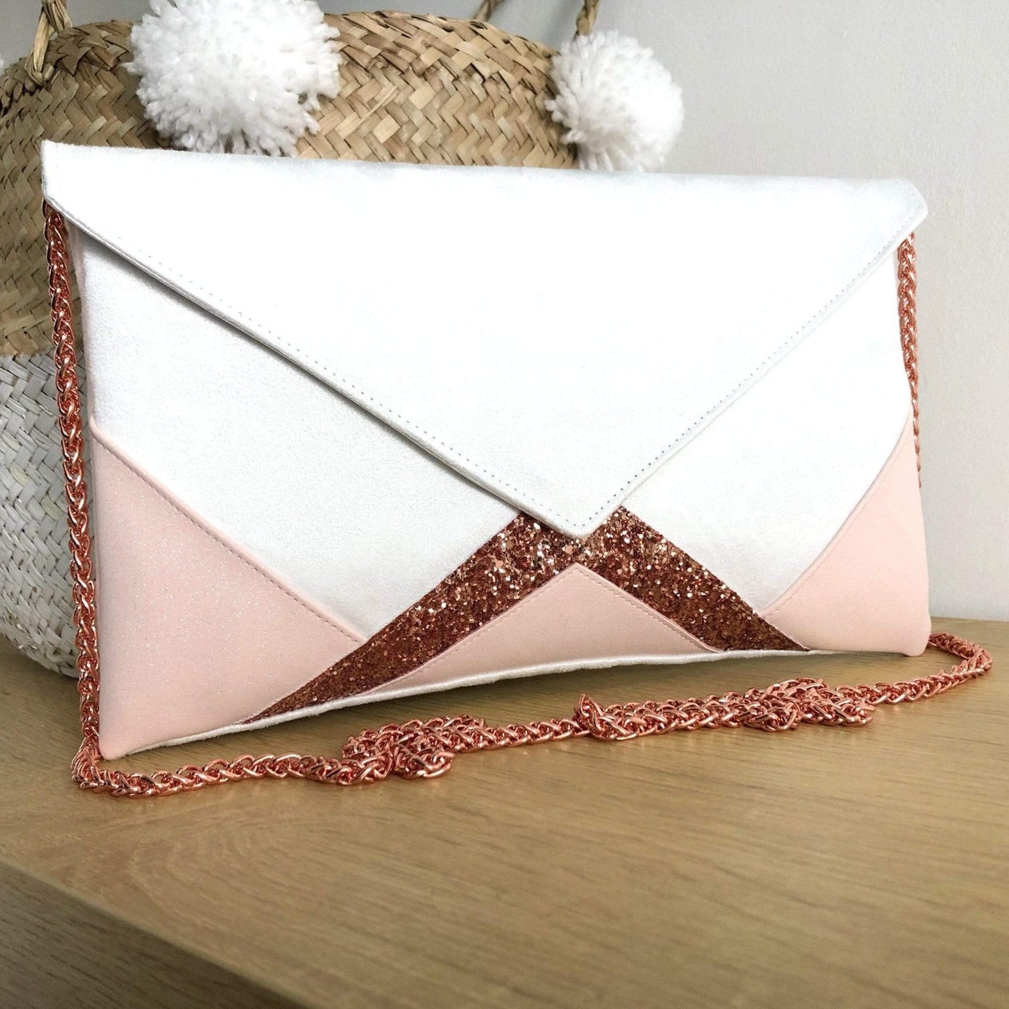 Fil des toiles Pochette Sac pochette blanche et rose clair avec paillettes et chaîne