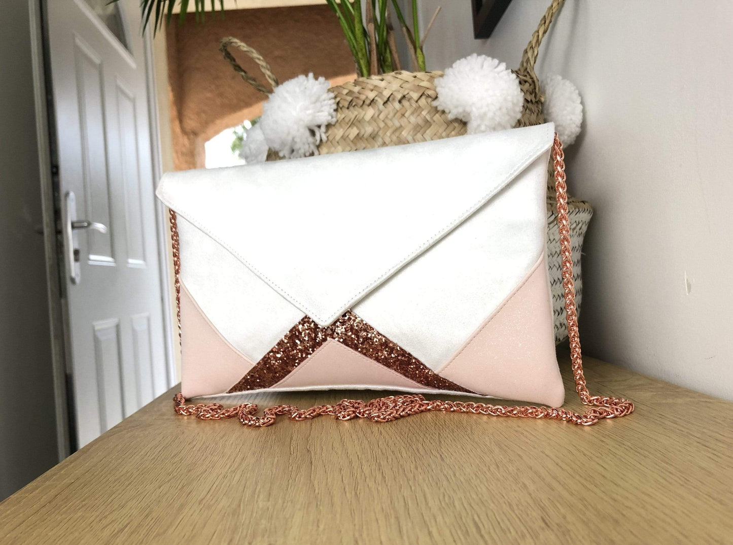 Fil des toiles Pochette Sac pochette blanche et rose clair avec paillettes et chaîne