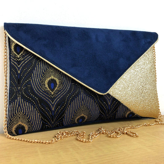 Sac pochette enveloppe femme bleu marine avec tissu jacquard motif queue de paon avec chaîne