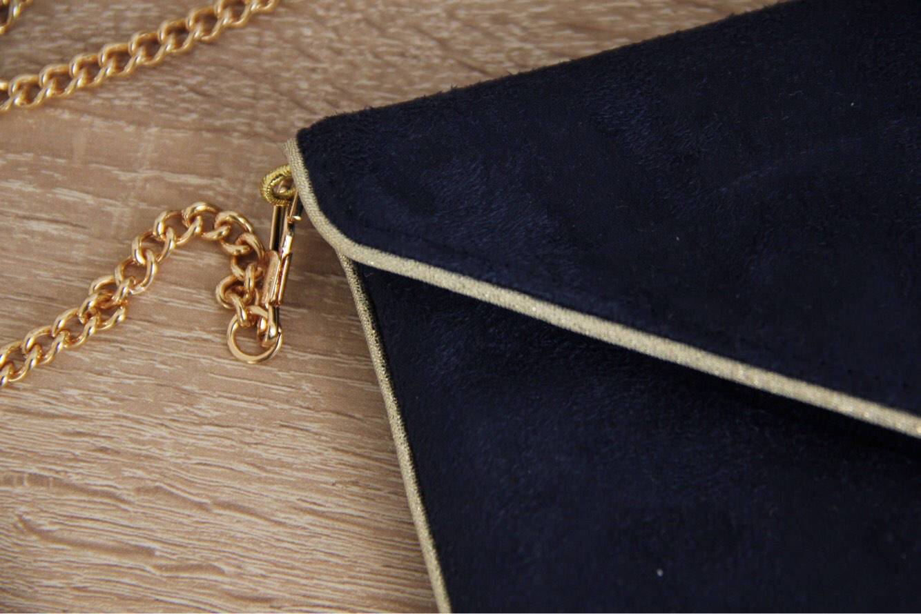 Fil des toiles Pochette Sac pochette de soirée bleu marine avec anse chaîne dorée