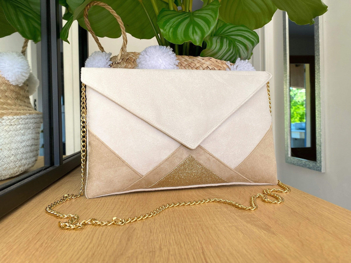 Fil des toiles Pochette Sac pochette de soirée mariage écru, beige et dorée avec anse chaîne