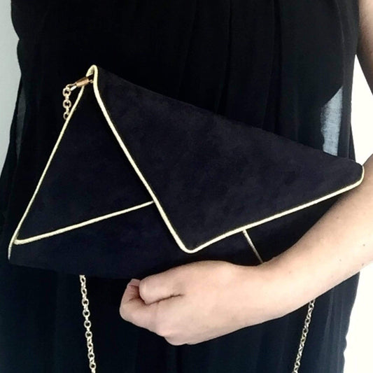 Fil des toiles Pochette Sac pochette de soirée mariage noir et doré en suédine avec chaîne dorée