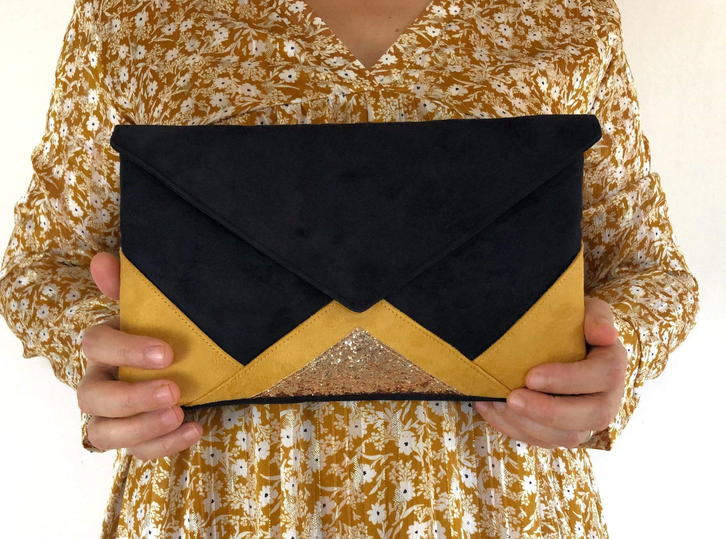 Fil des toiles Pochette Sac pochette de soirée noir et jaune moutarde avec chaîne