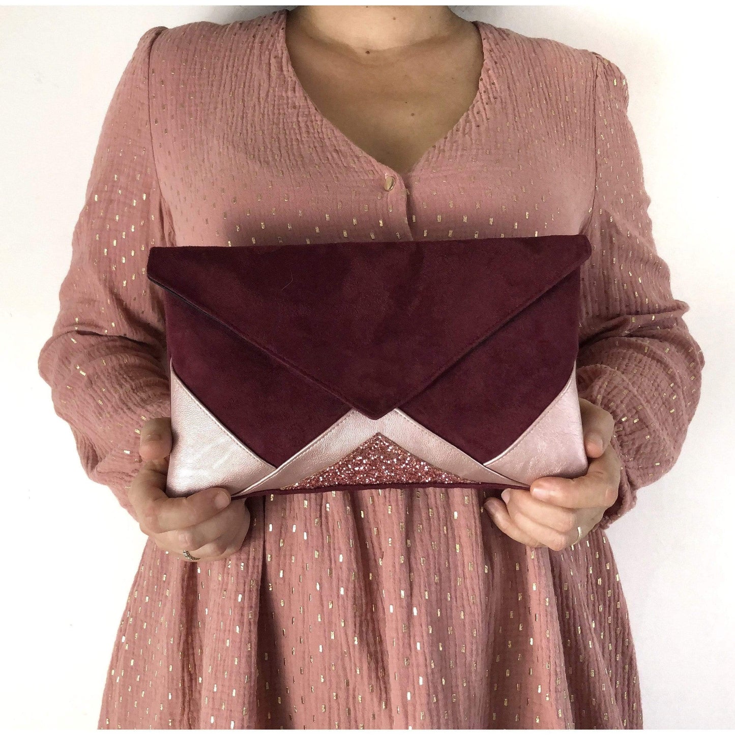 Fil des toiles Pochette Sac pochette femme bordeaux et rose gold avec anse chaîne