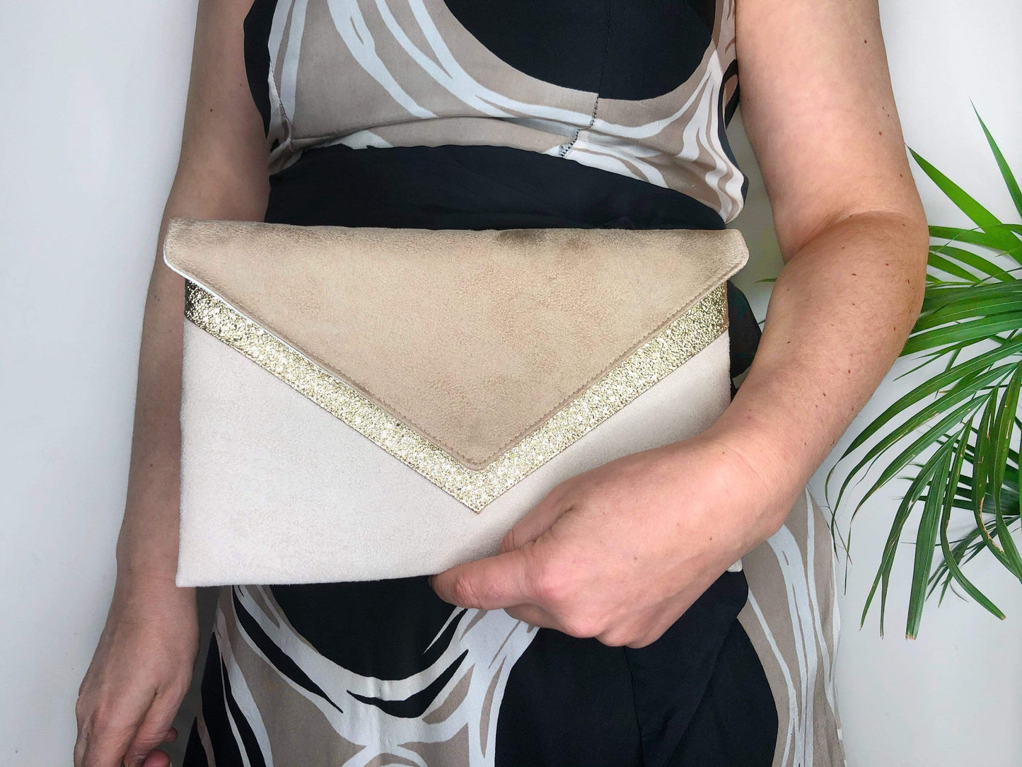 Fil des toiles Pochette Sac pochette mariage beige clair et beige foncé avec anse chaîne