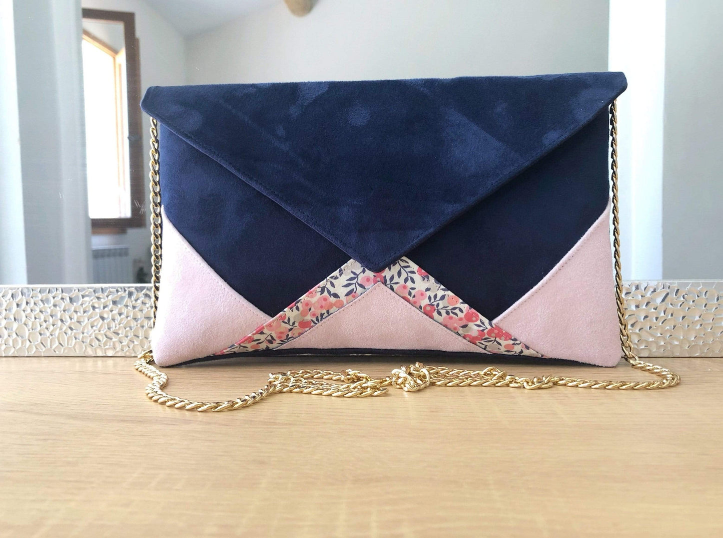 Fil des toiles Pochette Sac pochette mariage bleu marine, rose poudré et Liberty wiltshire pois de senteur