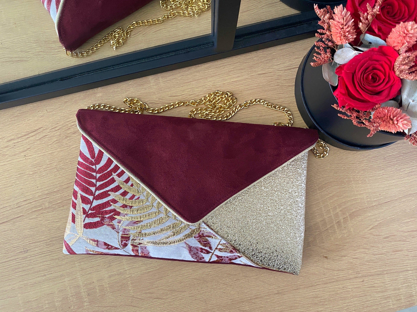 Pochette de soirée bordeaux et dorée