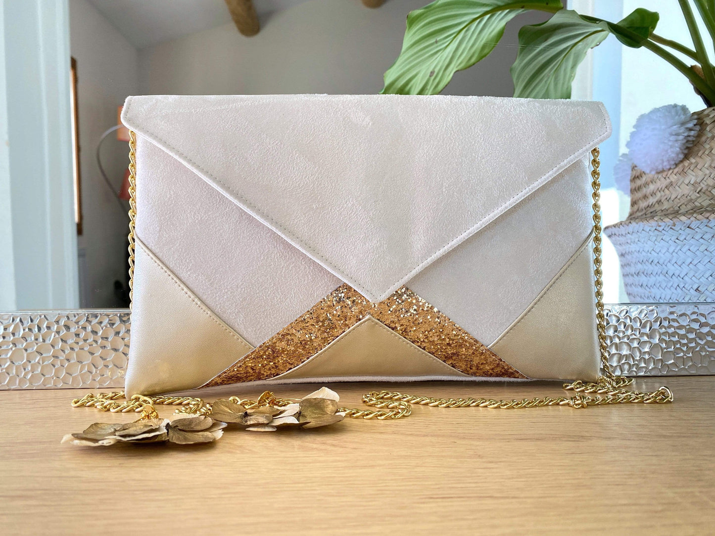 Fil des toiles Sac pochette écru et paillettes dorées