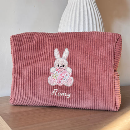 Trousse velours vieux rose personnalisée lapin et prénom brodé