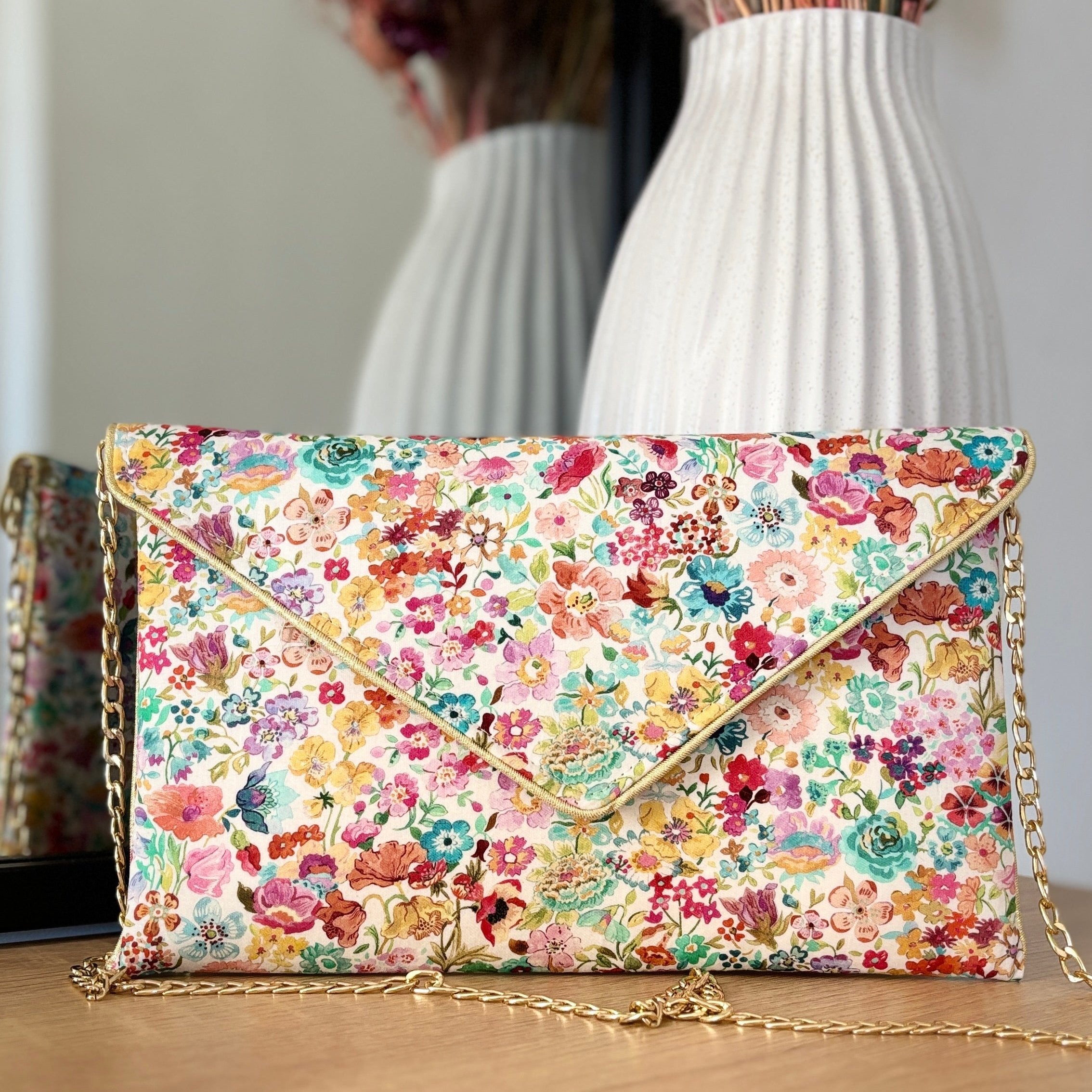 Pochette fleurie mariage en Liberty Tana lawn Classic Meadow Fil des toiles