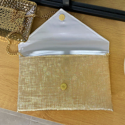 Pochette dorée avec chaîne, idéale pour un mariage ou une soirée