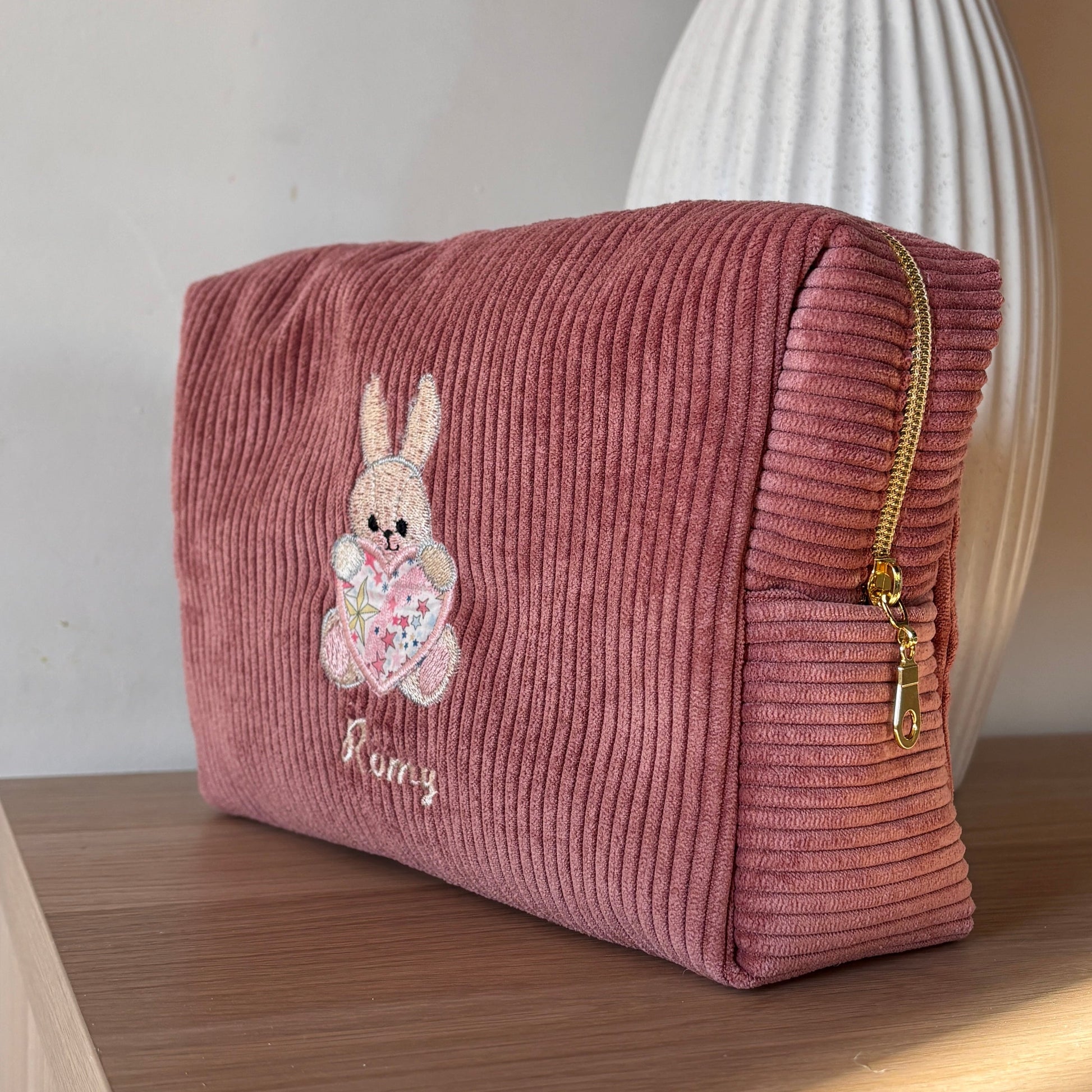 Trousse velours vieux rose personnalisée lapin et prénom brodé