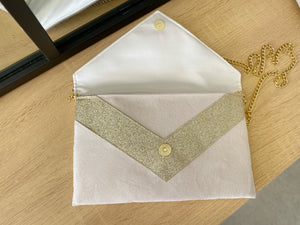 Pochette mariage écru et dorée : l'accessoire chic et raffiné