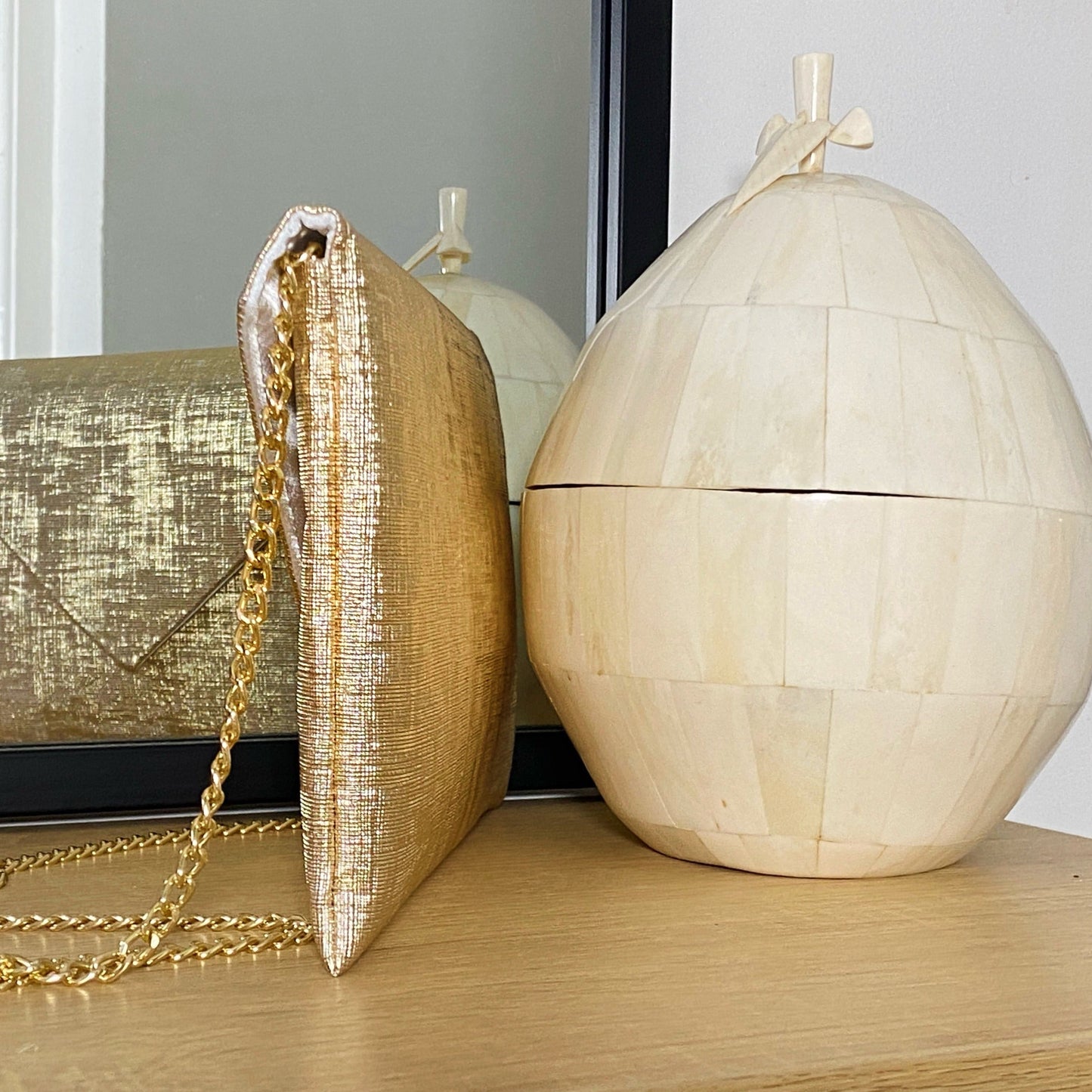 Pochette dorée avec chaîne, idéale pour un mariage ou une soirée