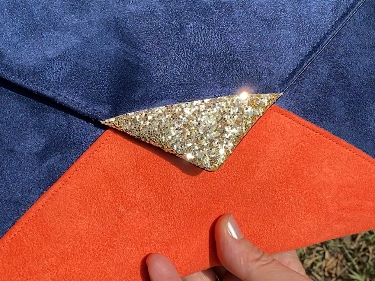 Pochette enveloppe bleu marine et orange, paillettes dorées