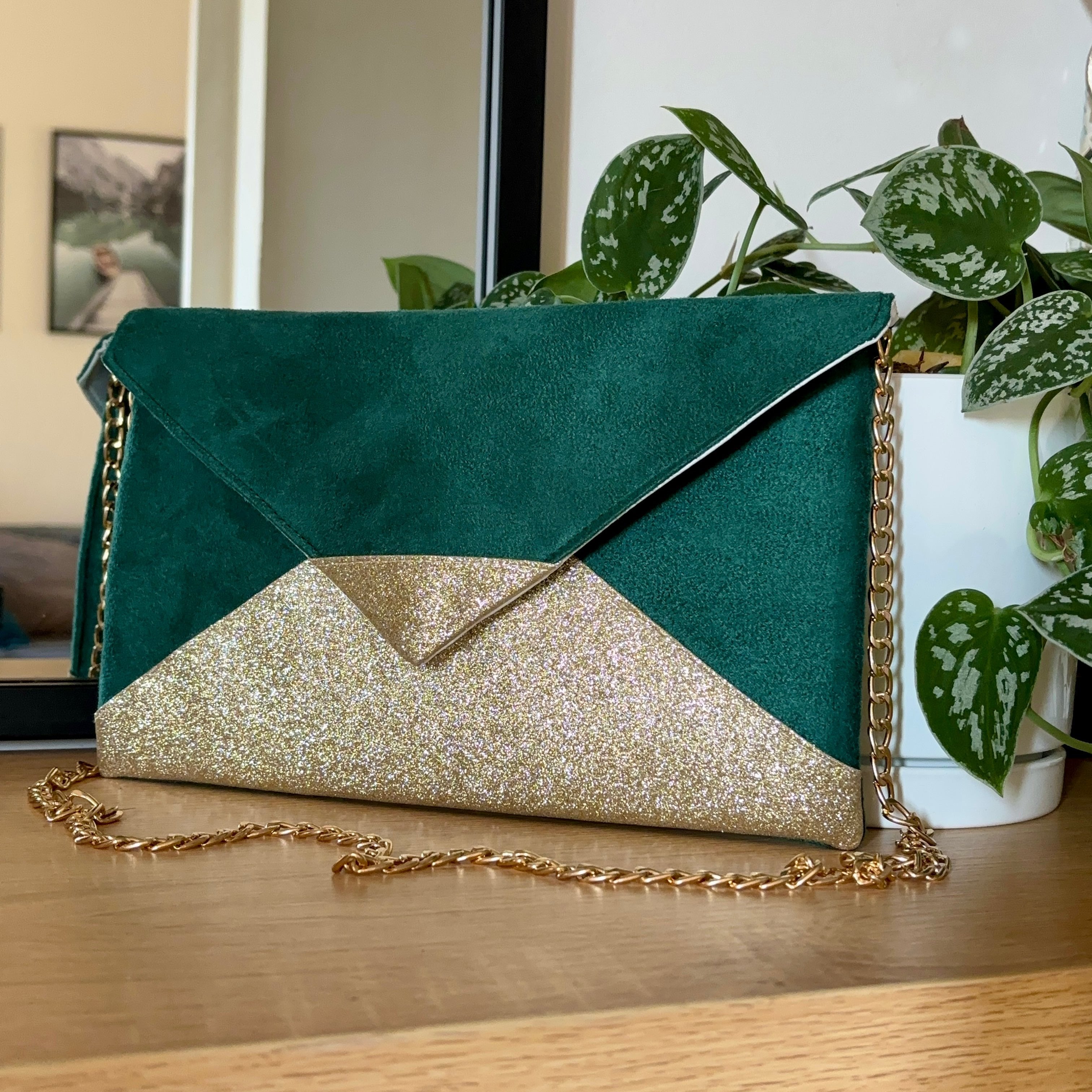 Sac pochette de soiree vert fonce et paillettes dorees Fil des toiles