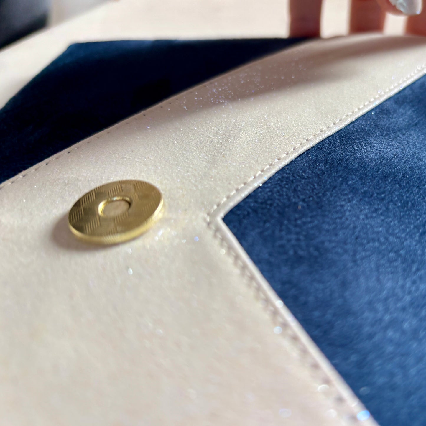 Sac pochette mariage bleu marine et paillettes ivoire