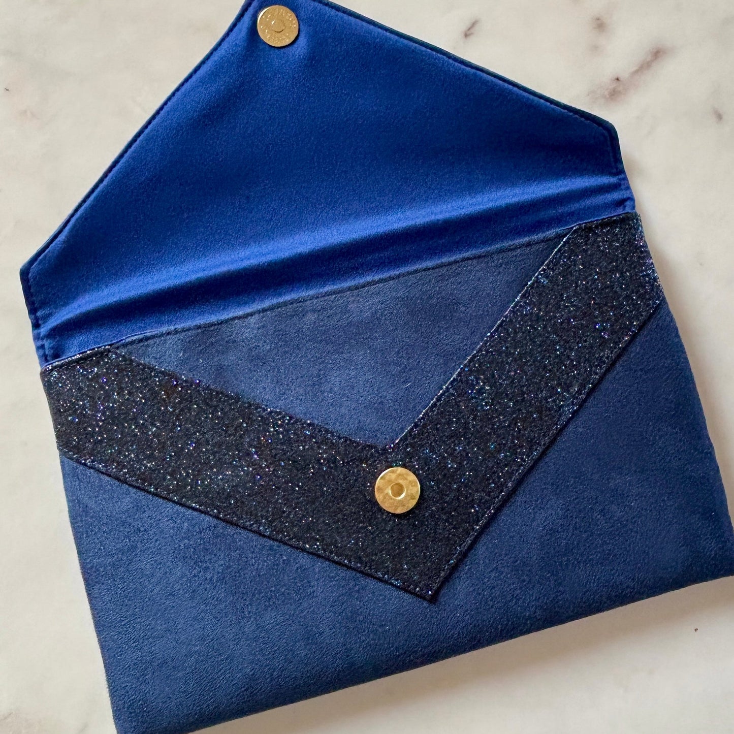 sac pochette de soirée bleu marine avec paillettes