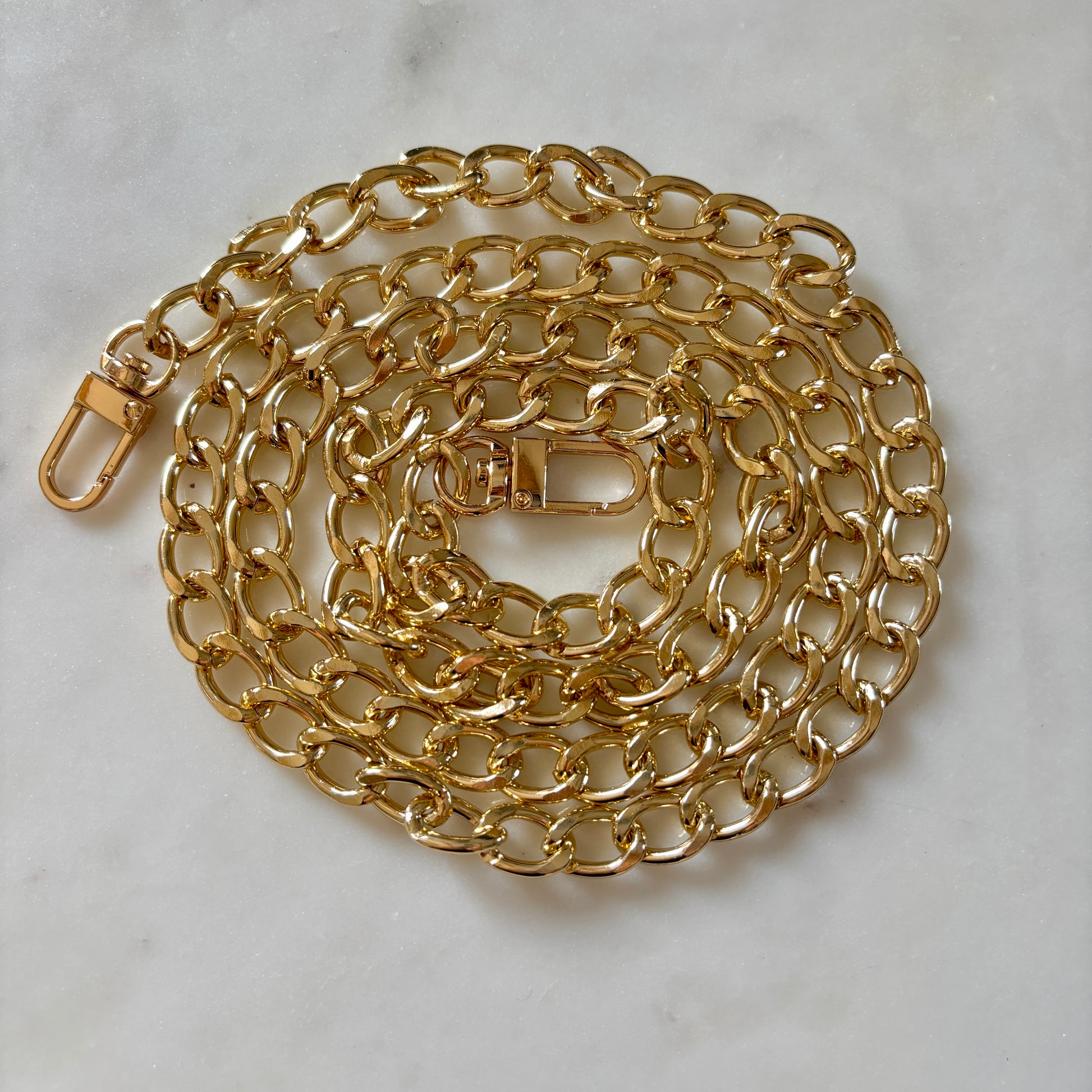 Chaîne dorée amovible pour sac pochette