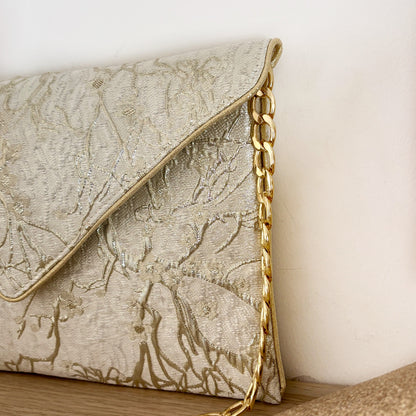 Pochette mariage champagne en brocart fleuri avec chaîne dorée