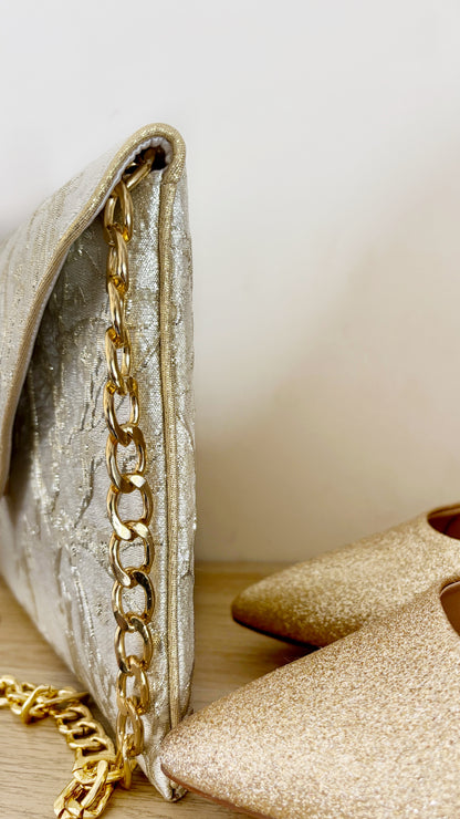 Pochette mariage champagne en brocart fleuri avec chaîne dorée