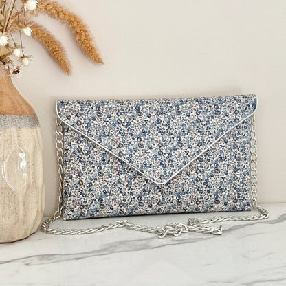 Pochette mariage en Liberty Eloïse bleu avec chaîne