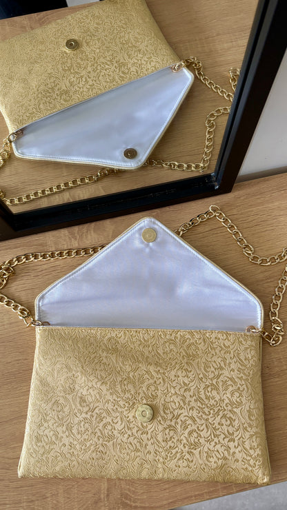 Pochette femme dorée en tissu brocard