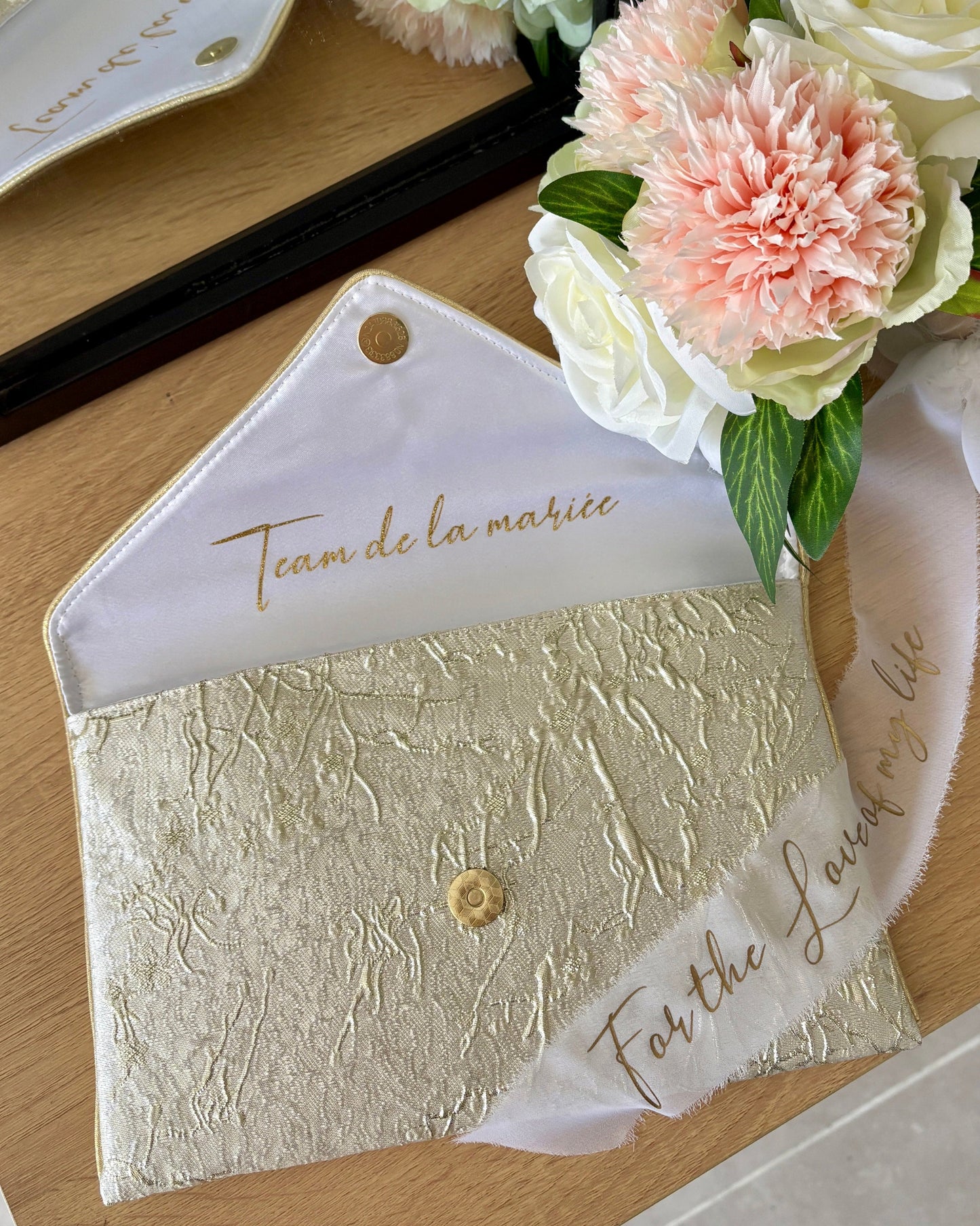 Pochette mariage dorée personnalisée : Team de la mariée