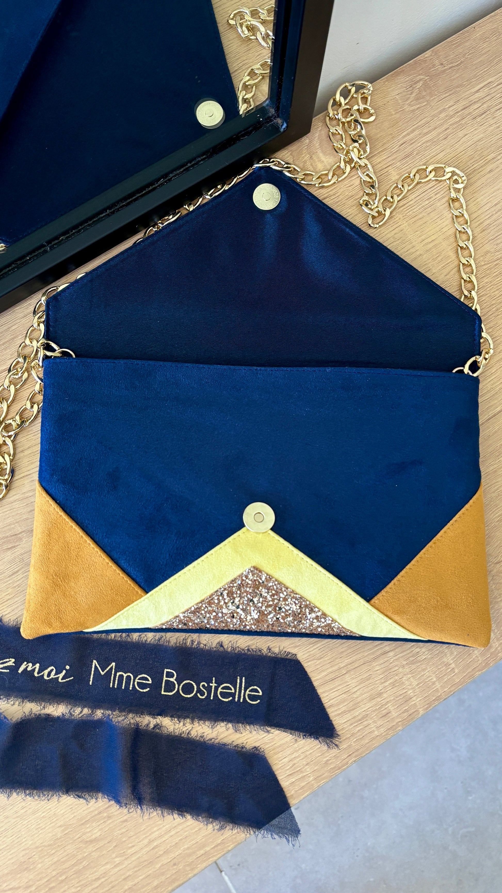 Pochette porte-feuille avec bandoulière amovible femme marron vif Pochette porte-feuille avec bandoulière amovible femme marron vif