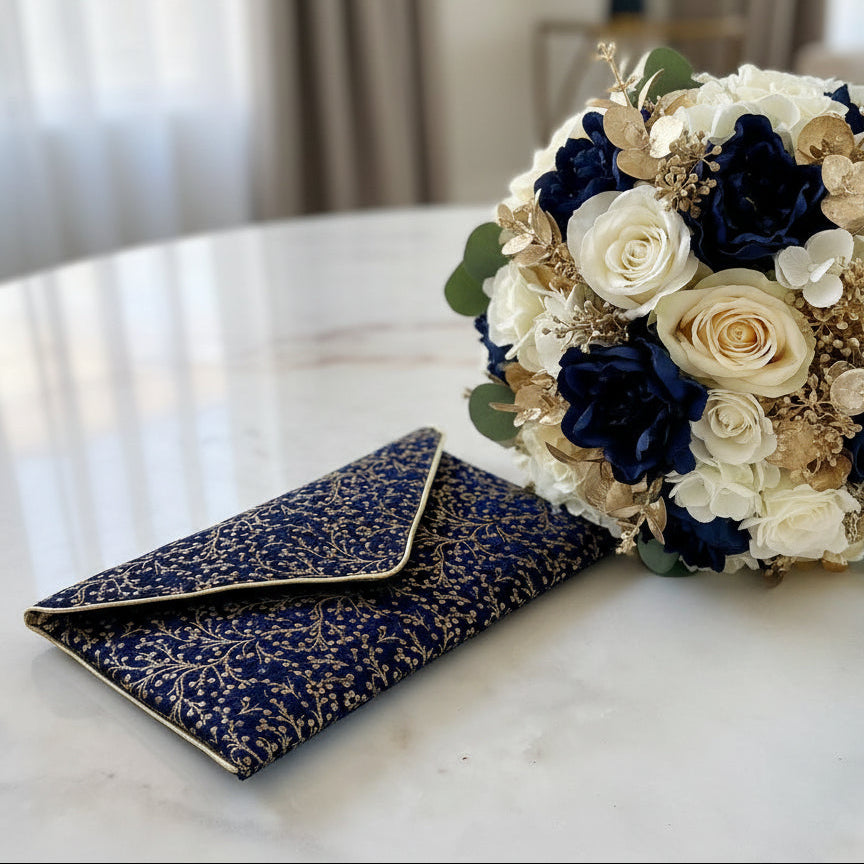 Pochette mariage bleu et dorée