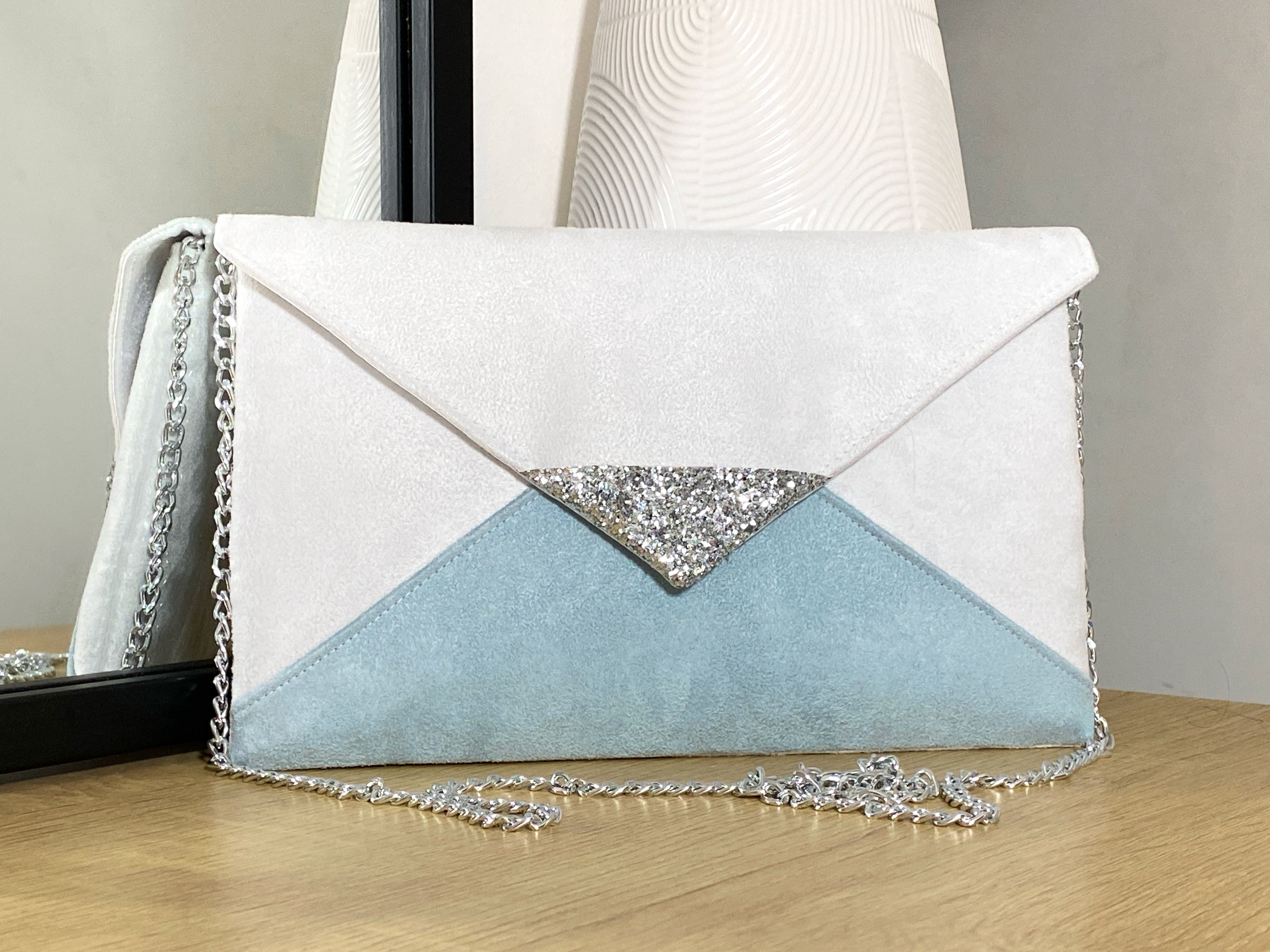 Pochette bleu clair best sale